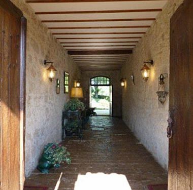 Che tiled central corridor